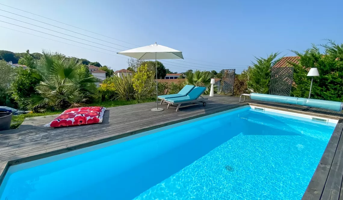 Anglet proche du centre - Position dominante pour cette belle villa de 143 m² habitable rénovée, 5 chambres, terrasse et garage  sur parcelle de 600 m² avec piscine