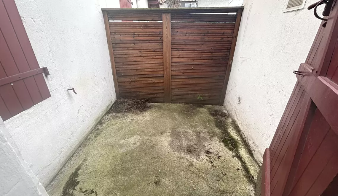 Boucau central - Dans maison ancienne, 2 appartements en duplex loués pour 1240 €/mois + 2 libres en duplex pour en tout 225 m² habitable + chacun petits extérieurs.