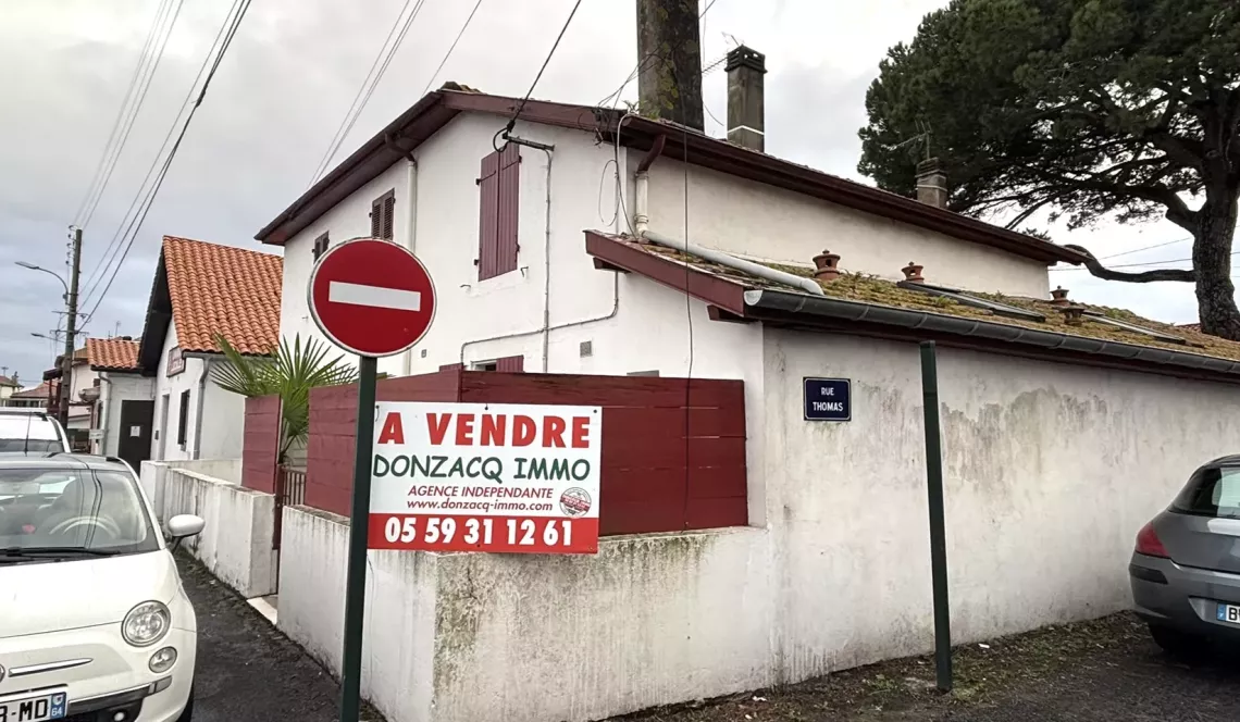 Boucau central - Dans maison ancienne, 2 appartements en duplex loués pour 1240 €/mois + 2 libres en duplex pour en tout 225 m² habitable + chacun petits extérieurs.