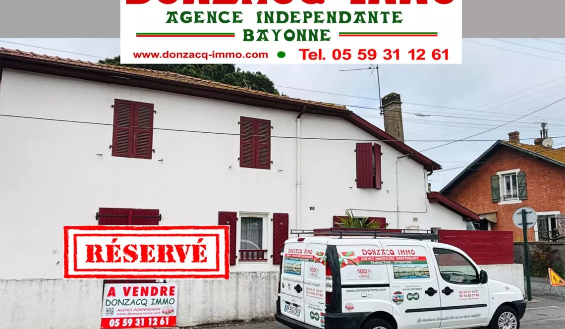 Boucau central - Dans maison ancienne, 2 appartements en duplex loués pour 1240 €/mois + 2 libres en duplex pour en tout 225 m² habitable + chacun petits extérieurs.