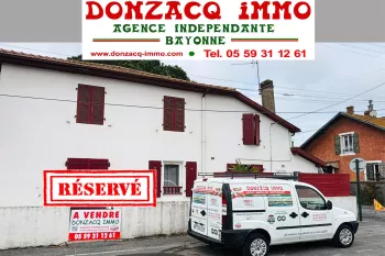 Boucau central - Dans maison ancienne, 2 appartements en duplex loués pour 1240 €/mois + 2 libres en duplex pour en tout 225 m² habitable + chacun petits extérieurs.