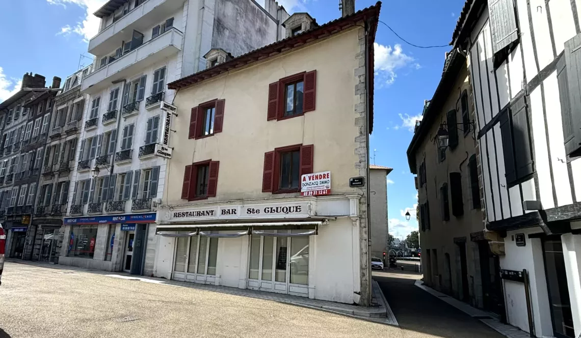 Avant première à Bayonne St Esprit - Ensemble immobilier de 260 m² avec local commercial de 90 m² + 9 studios pour 170 m² habitable libres de toute occupation