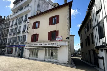 Avant première à Bayonne St Esprit - Ensemble immobilier de 260 m² avec local commercial de 90 m² + 9 studios pour 170 m² habitable libres de toute occupation