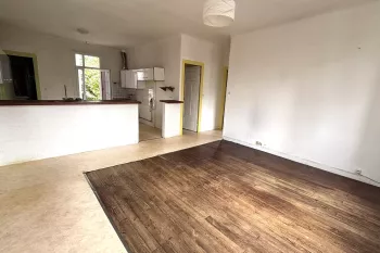 Anglet zone de Maignon - Agréable maison des années 50 de 87 m² H sur deux niveaux, 2 chambres, belle pièce de vie. Caves + garage en sous-sol sur parcelle de 758 m²