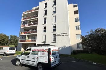 Anglet Dous Bos - Les commerces à vos pieds pour ce type 4 de 82 m² habitable, double séjour de 30 m², 2 chambres, terrasse + loggia fermée et place de parking