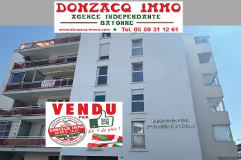 Anglet Dous Bos - Les commerces à vos pieds pour ce type 4 de 82 m² habitable, double séjour de 30 m², 2 chambres, terrasse + loggia fermée et place de parking