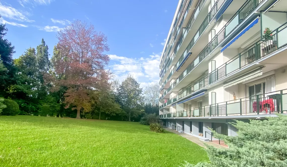 RARE sur Bayonne Central, au calme - Possibilité de deux appartements séparés pour ce type 5 de 153 m² habitable dans résidence entretenue + 2 parkings et 2 caves