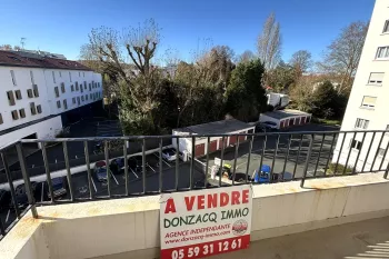 Anglet Bernain - Commerces à vos pieds pour ce type 3 de 70 m² habitable, pièce de vie de 19 m² avec balcon, cave et séchoir + un garage fermé et automatisé