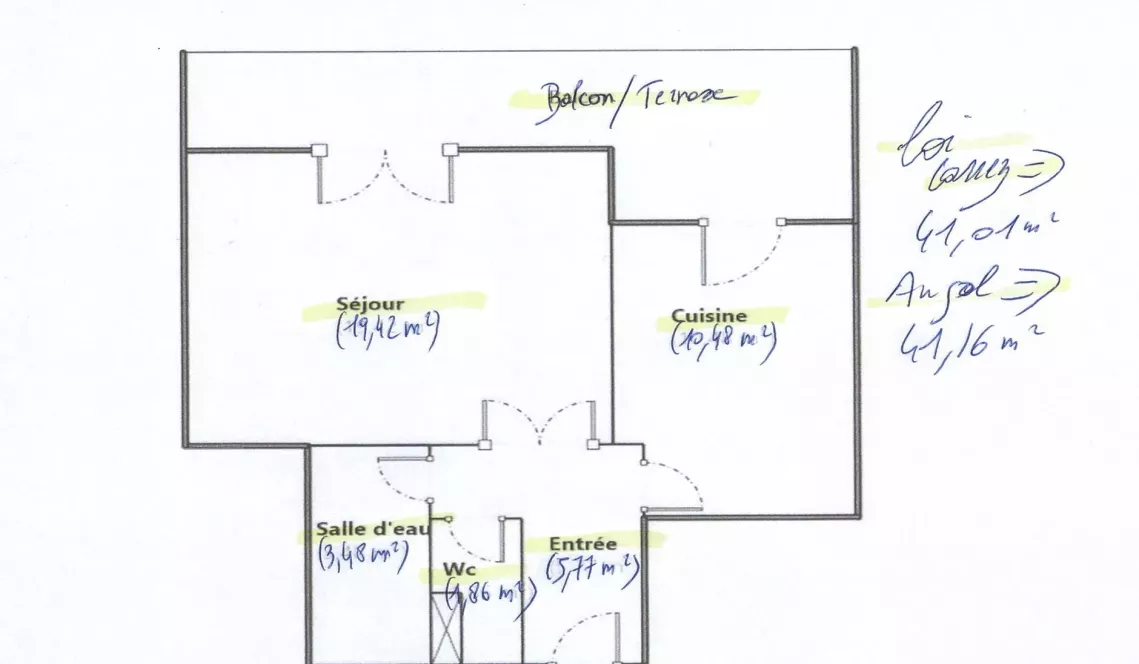 RARE sur Anglet proche toutes commodités - Type 1 de 41 m² habitable modulable à rafraichir au dernier étage d’une résidence entretenue + garage fermé