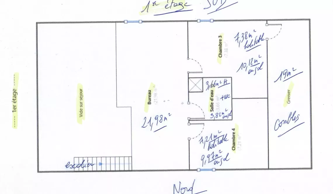 Lahonce au calme et sans vis à vis - Sur 6 284 m² de terrain, maison des années 74 à rafraîchir de 130 m² habitable, séjour de 35 m², 4 chambres, 2 salles d’eau, 2 Wcs. Garage de 32 m². 